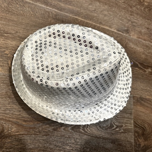 White/Silver Sequined Jazz Hat - Picture 4 of 4